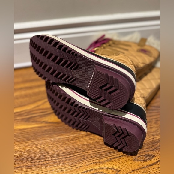 SOREL beige and black tie up winter boots with pink laces (US 5) - Picture 8 of 8